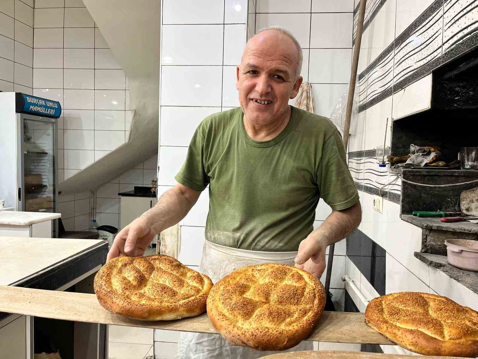 Ramazan pidelerini 180 derecede oruç tutarak yapıyorlar