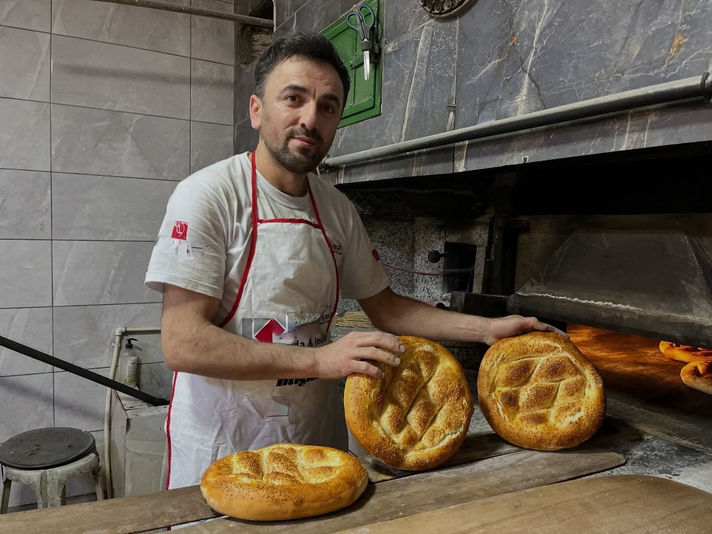 Ramazan pidelerini 180 derecede oruç tutarak yapıyorlar