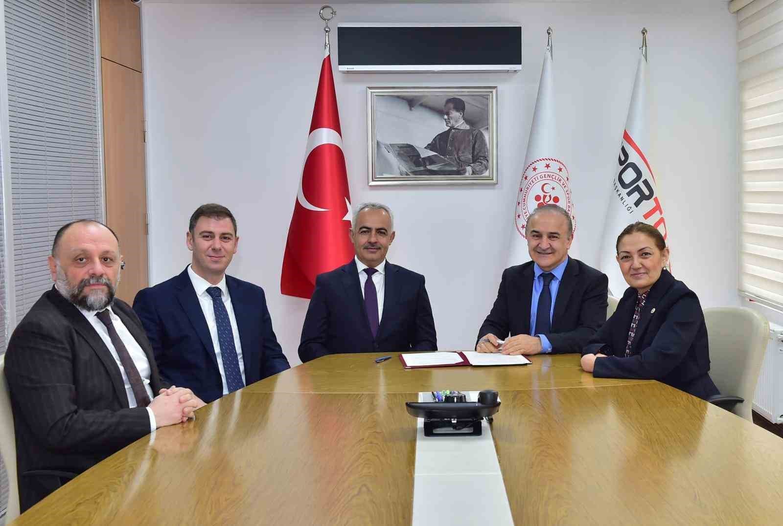 Oltu’ya dev yatırım: Modern spor salonu için imzalar atıldı