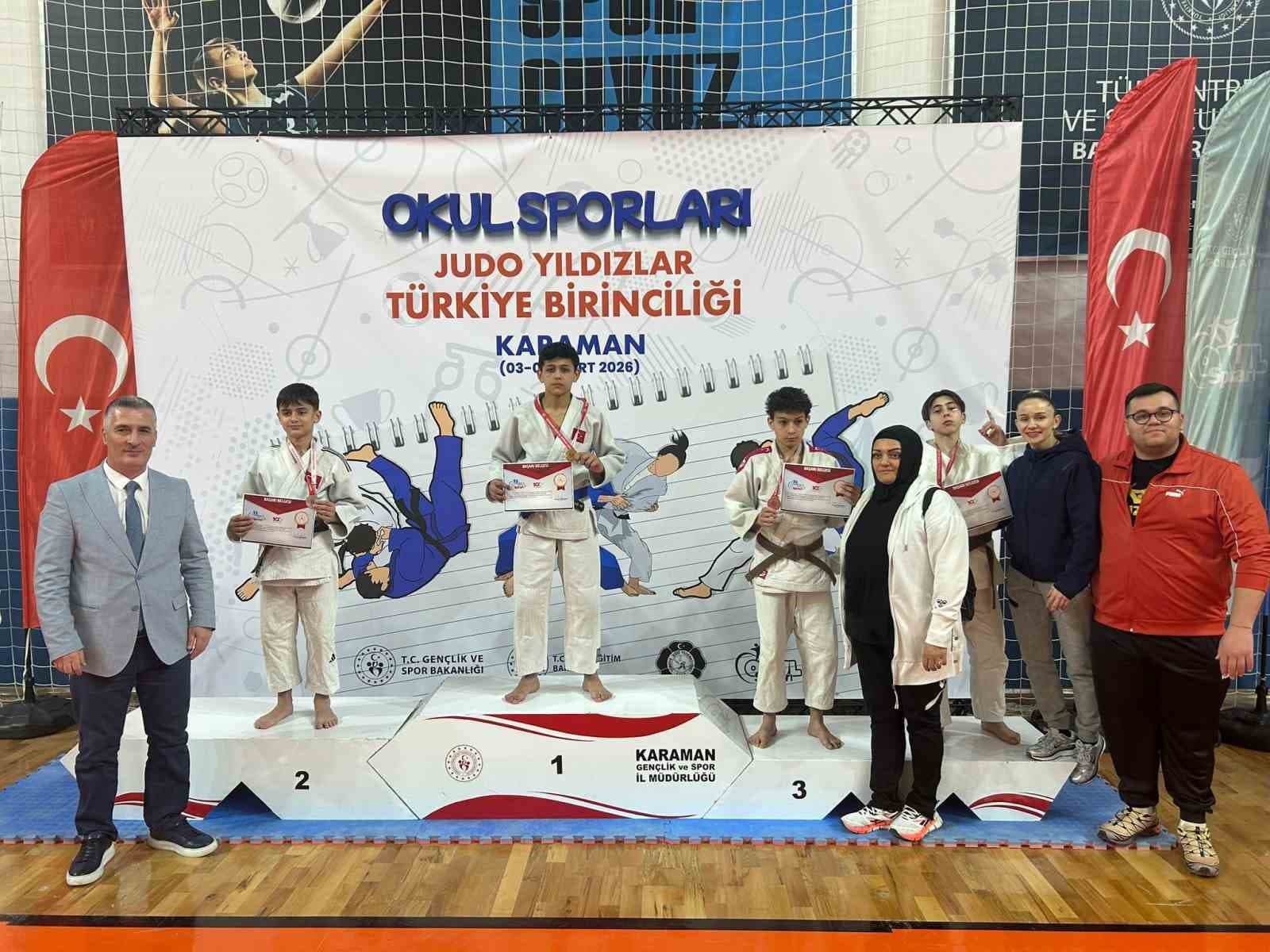 Yunusemreli judocular Karaman’dan 3 madalyayla döndü