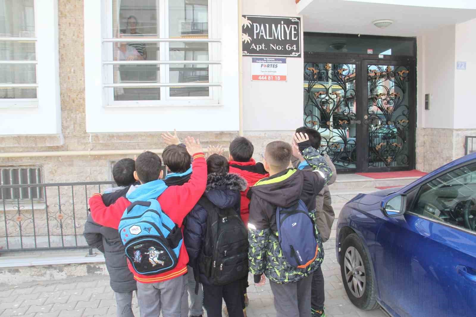 Minik öğrenciler engelli vatandaşın hayalini gerçekleştirdi