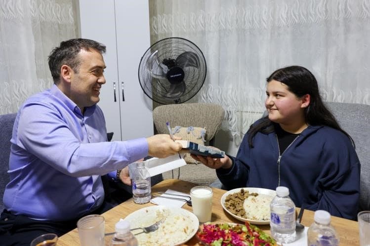 Vali Sözer, Meydan ailesinin iftar sofrasına konuk oldu