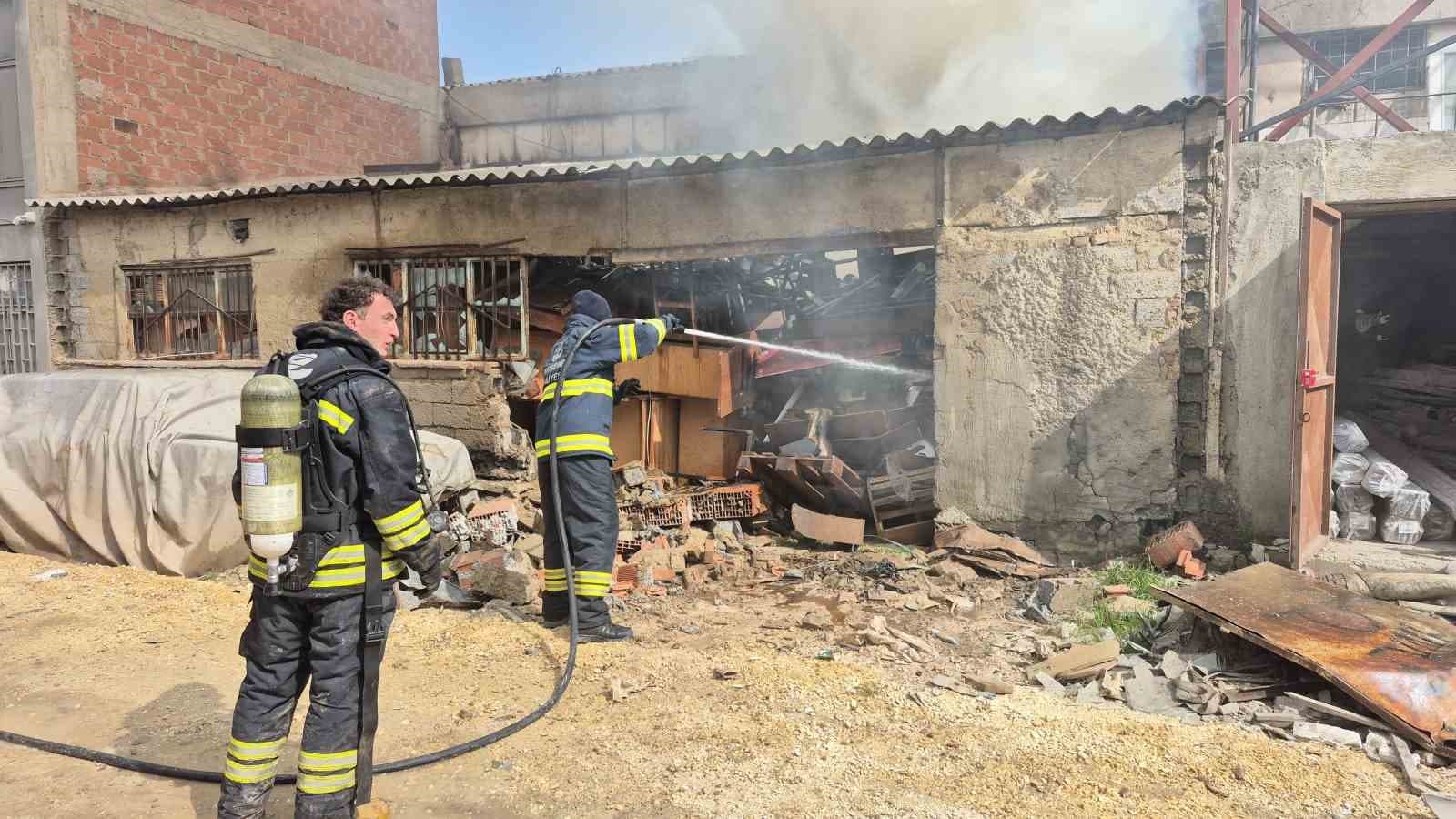 Eskişehir’de mobilya deposunda yangın