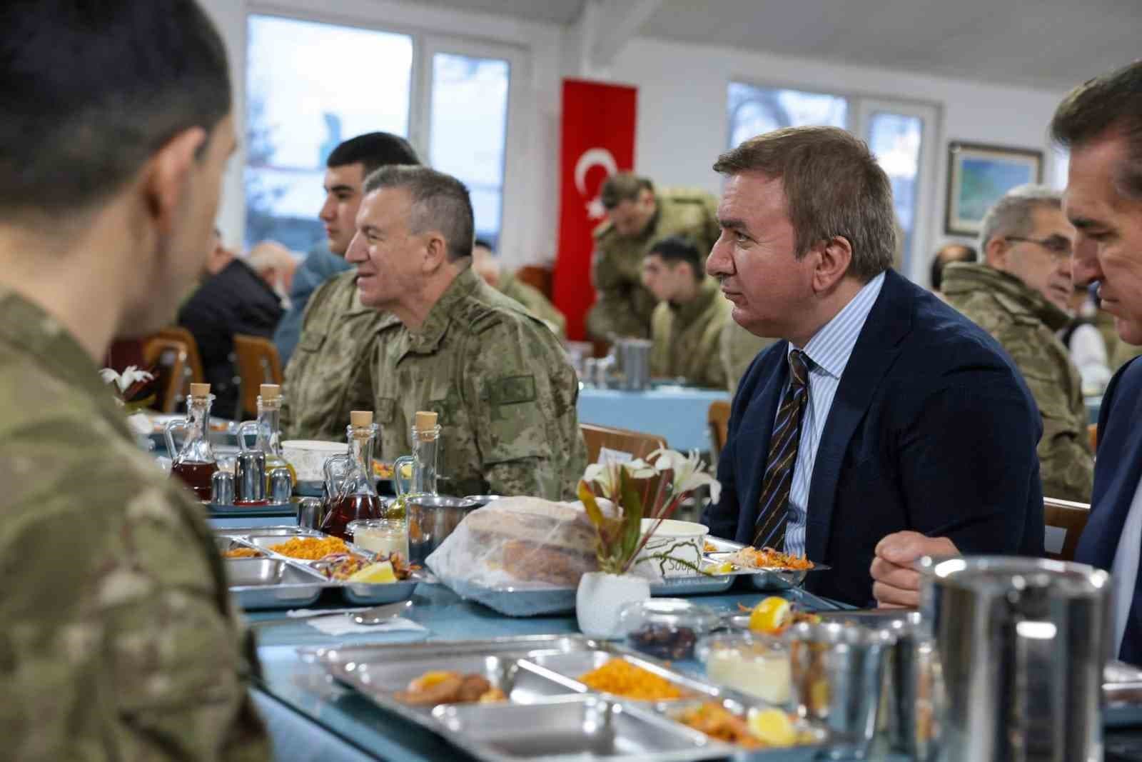 Erzincan’da kahraman gaziler ve aileleri onuruna iftar sofrası kuruldu