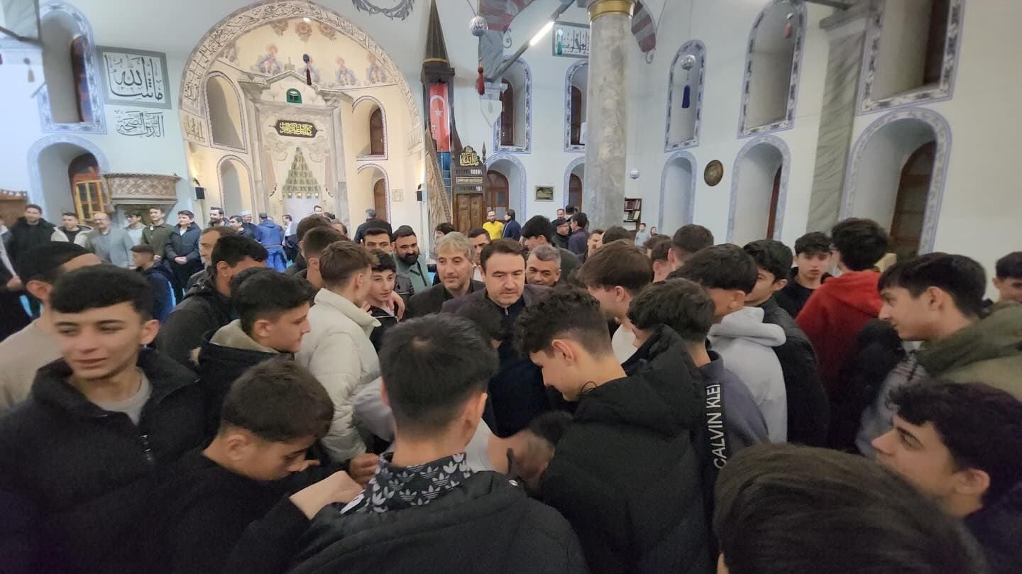 Vali Musa Işın, "Maarifin Kalbinde Ramazan" programında öğrencilerle Ulu Camii’nde buluştu