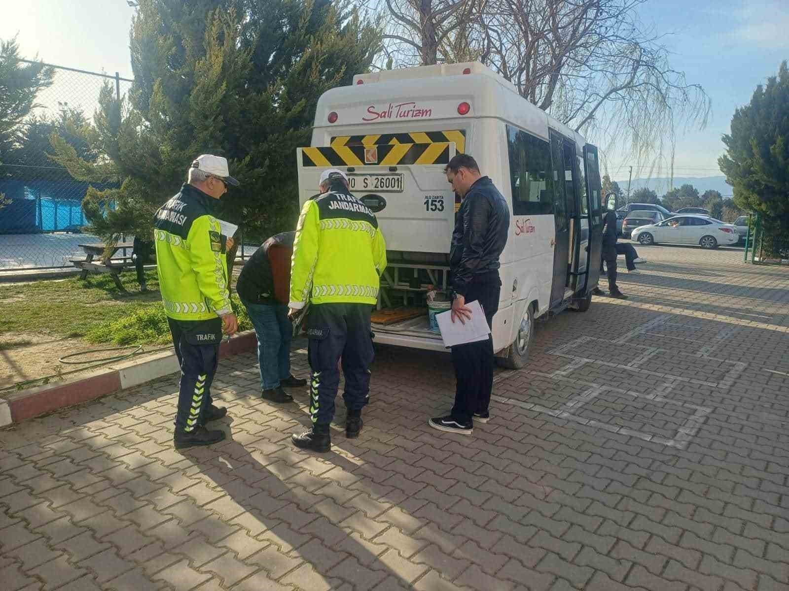 Burhaniye’de okul servisleri denetlendi