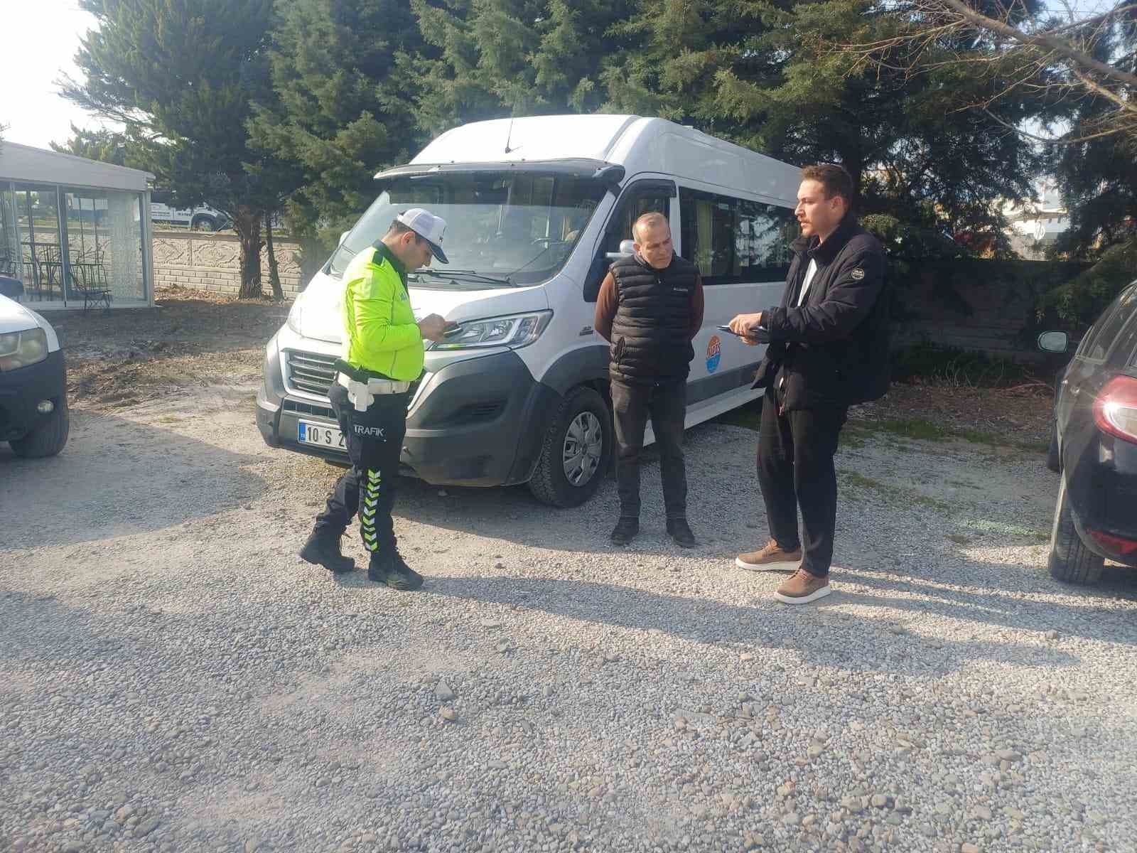 Burhaniye’de okul servisleri denetlendi