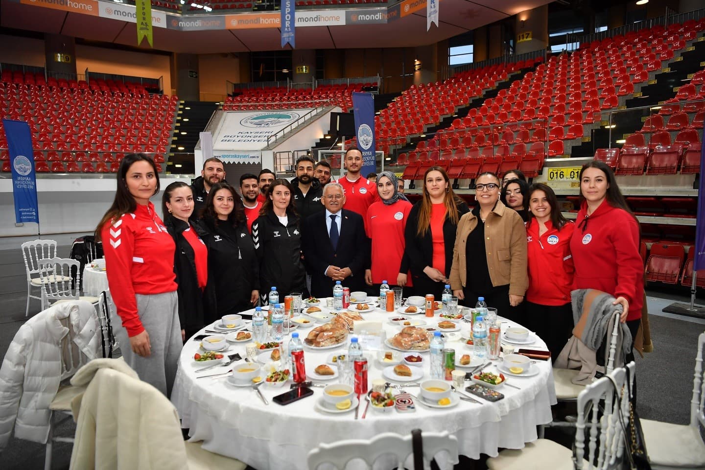 Başkan Büyükkılıç iftar sofralarında