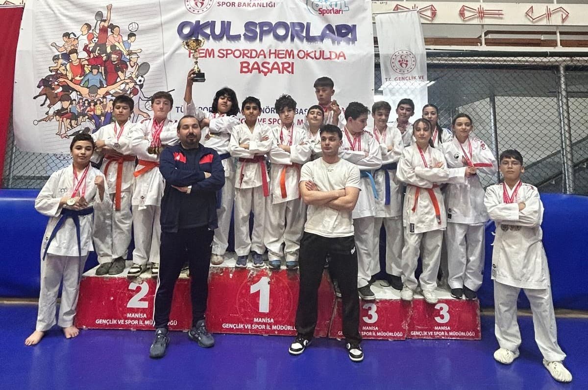 Alaşehirli karatecilerden 67 madalyalık büyük başarı