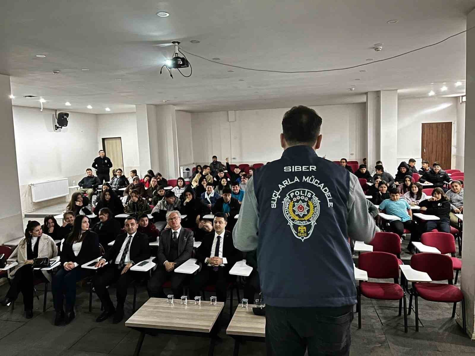 Beyağaç’ta polisten farkındalık eğitimi verildi