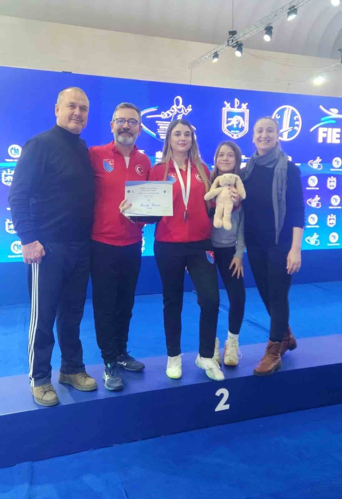 Manisalı eskrimci Berra Kürek Avrupa ikincisi oldu