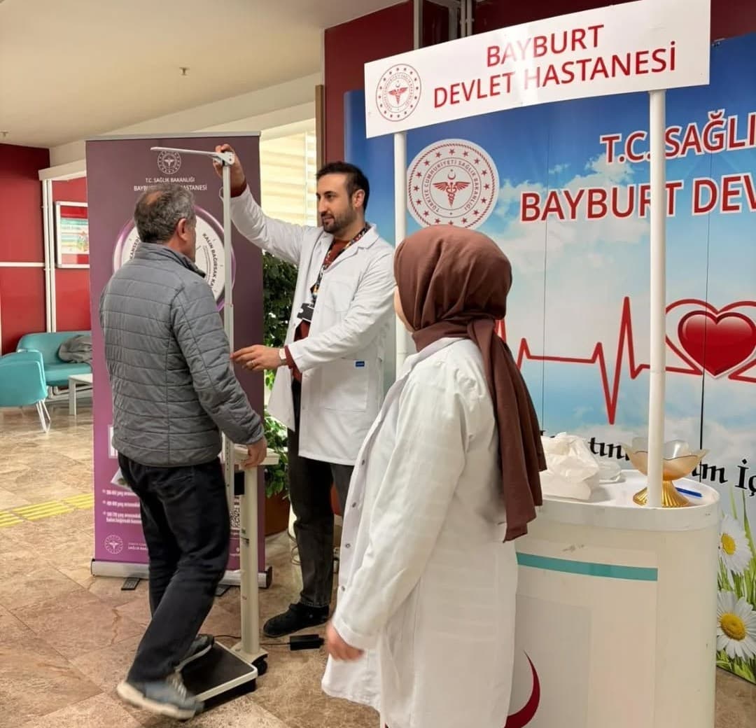 Bayburt’ta vatandaşlar sağlıklı yaşam ve obezite konularında bilgilendirildi