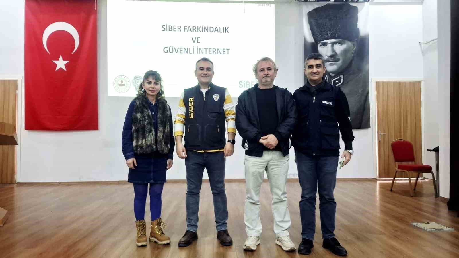Selçuk’ta lise öğrencilerine güvenli internet semineri