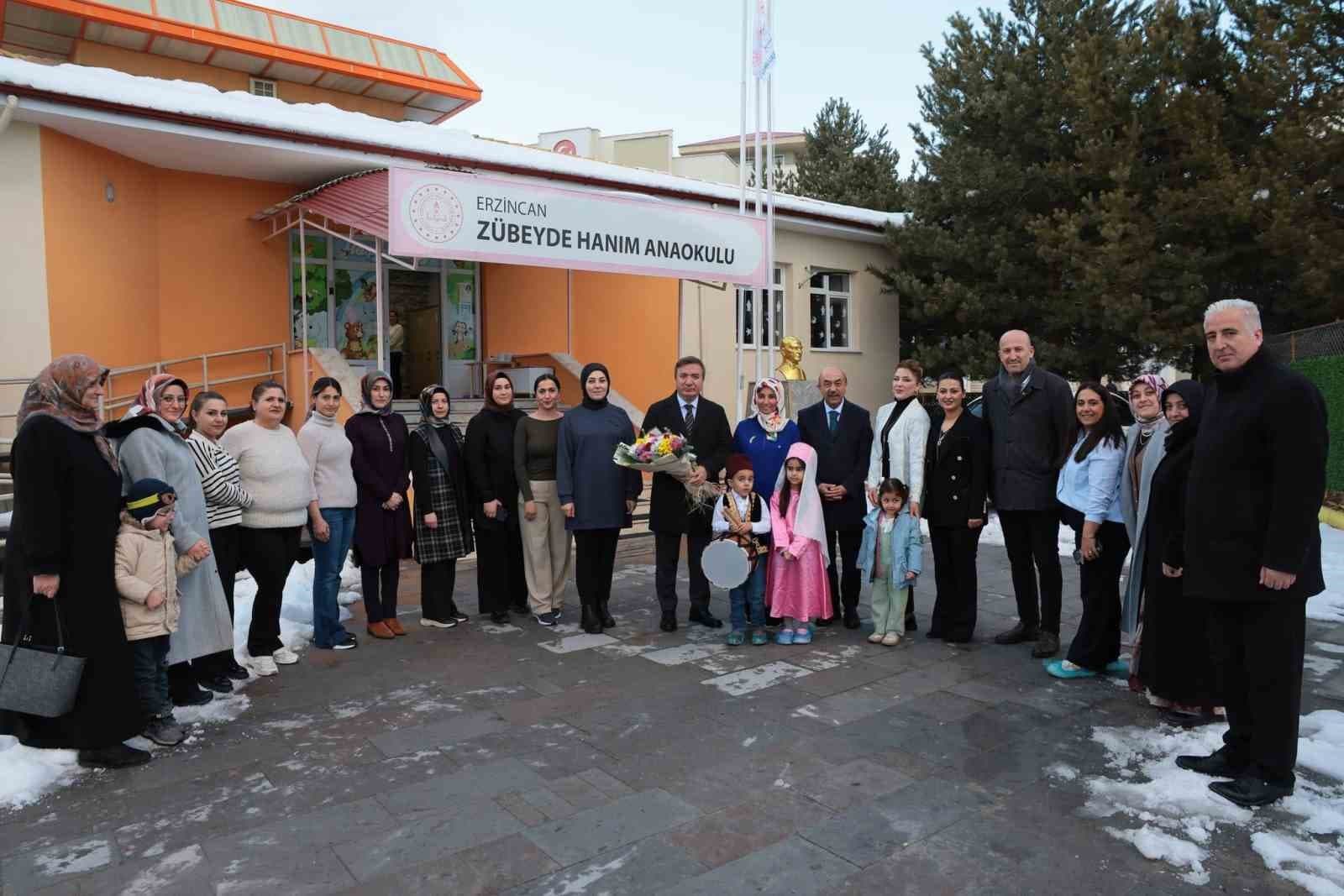 Erzincan’da üç kuşak aynı sofrada buluştu