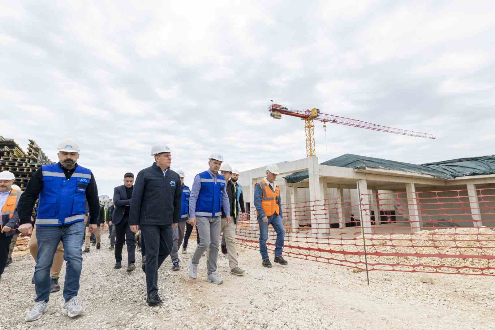 Başkan Seçer Mezitli İçmesuyu Şebekesi çalışmalarını yerinde inceledi