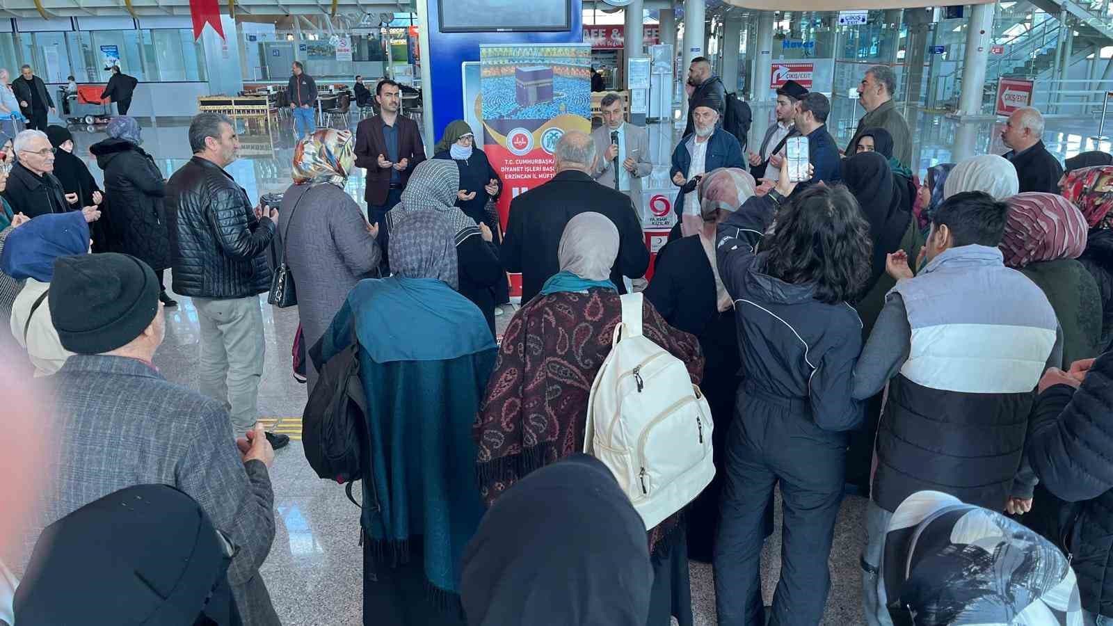 Erzincan’dan umre yolcuları dualarla uğurlandı