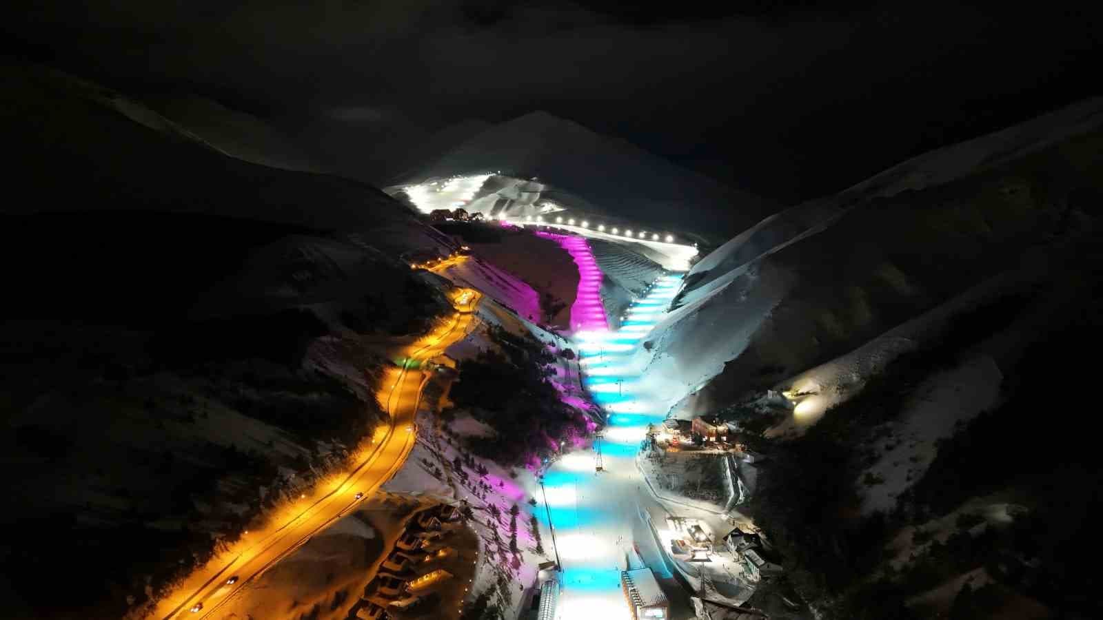 Palandöken’de gece kayağı keyfi