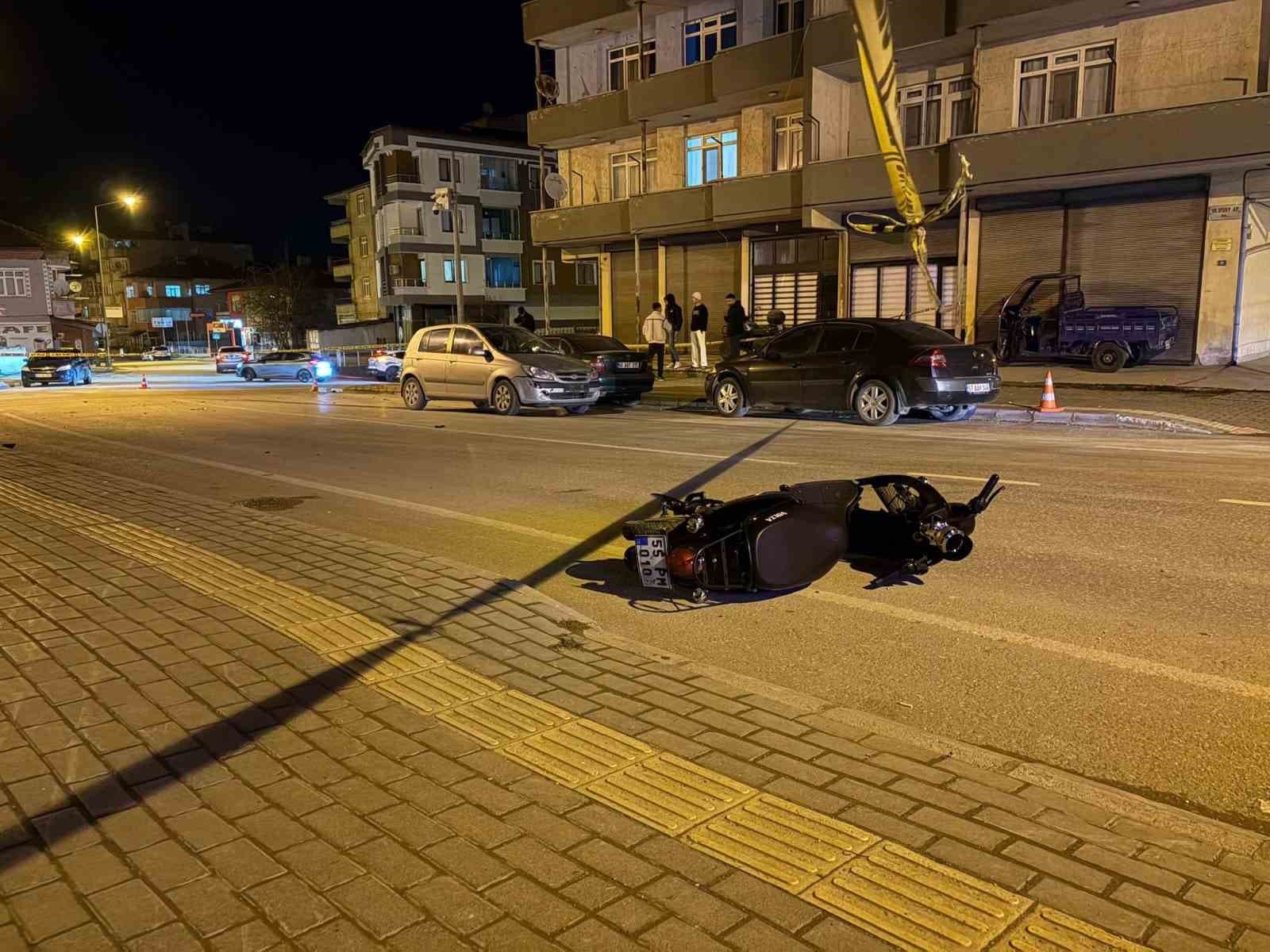 Otomobille motosiklet çarpıştı: 1 ağır yaralı