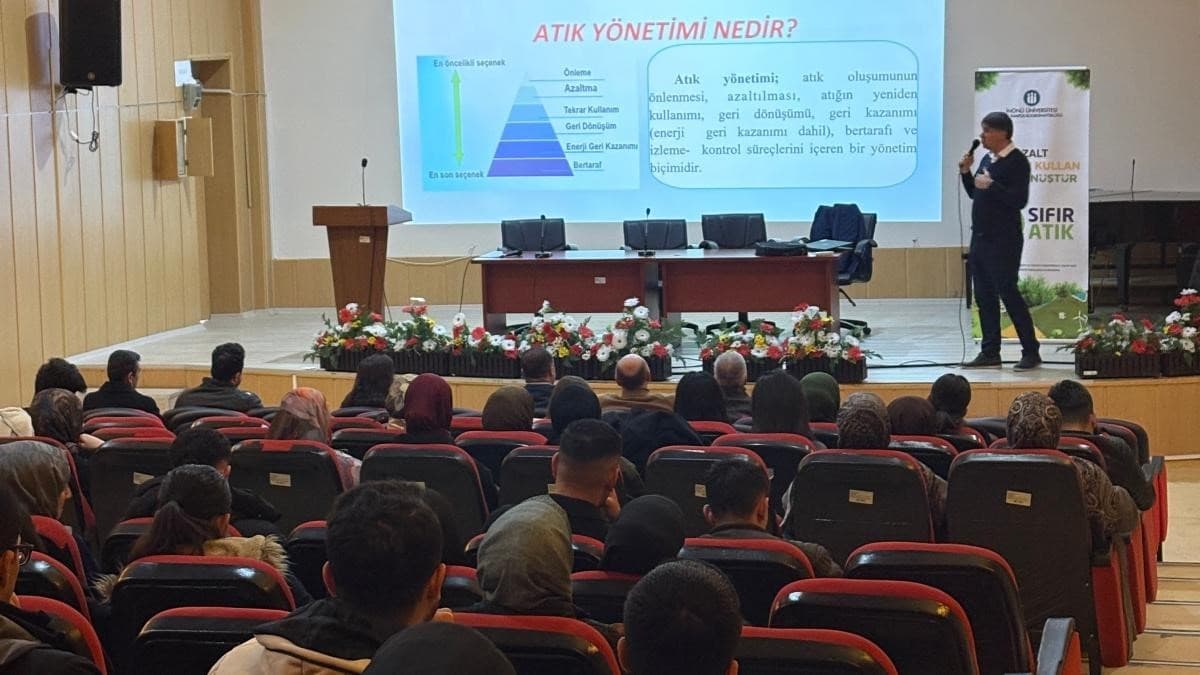 İnönü Üniversitesi’nde öğrencilere "Atık Yönetimi" farkındalık konferansı
