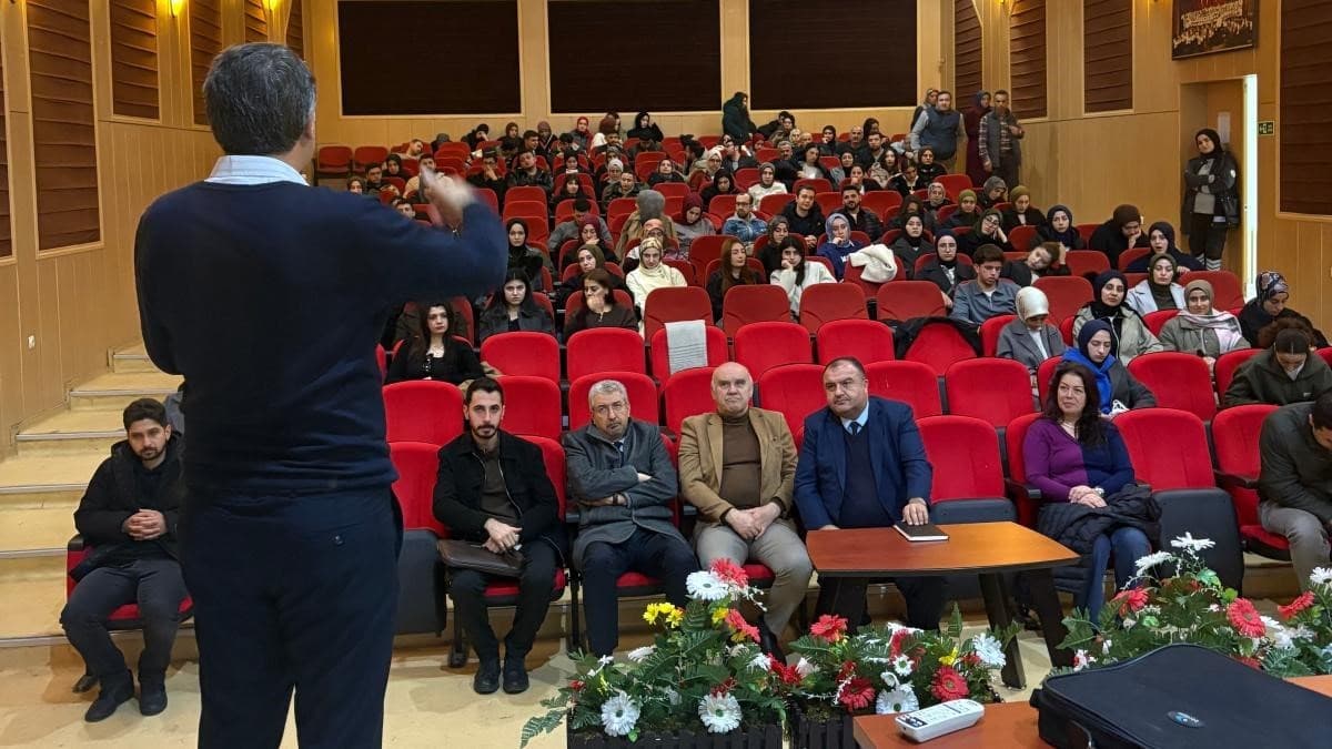 İnönü Üniversitesi’nde öğrencilere "Atık Yönetimi" farkındalık konferansı
