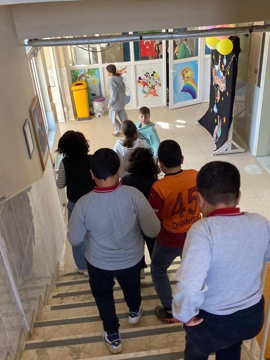 Deprem anında hayat kurtaran kuralları öğrendiler