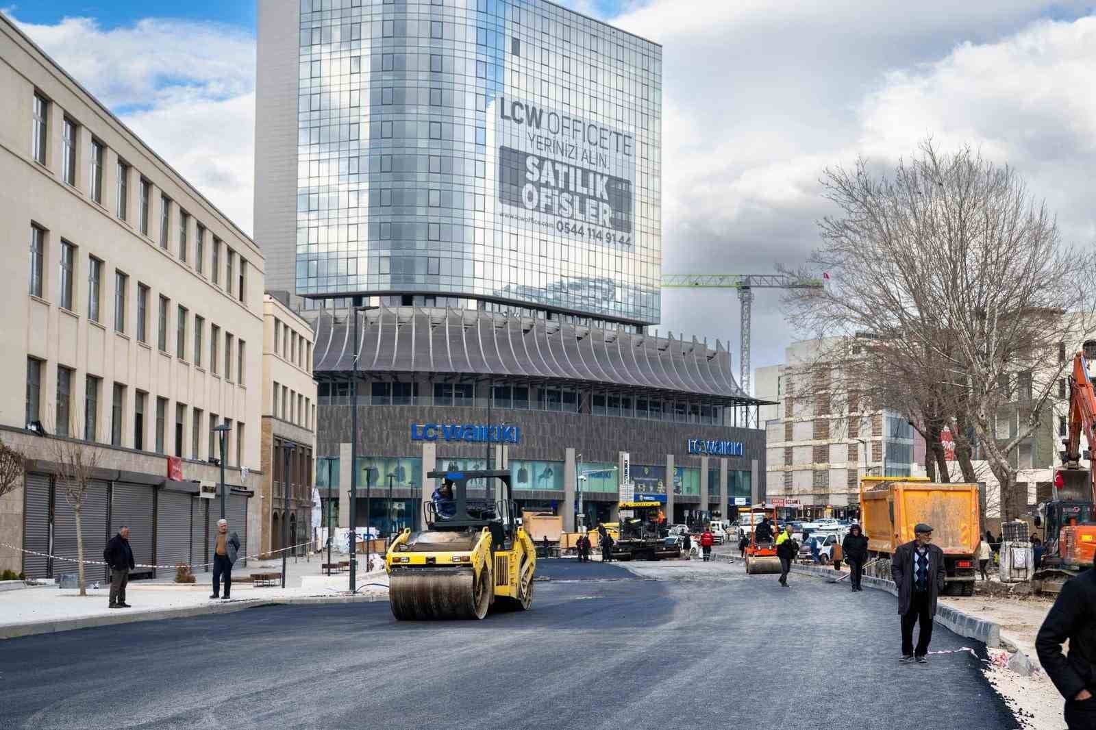 Başkan Er: "Kışla caddesi-kız meslek lisesi arası önümüzdeki hafta trafiğe açılacak"