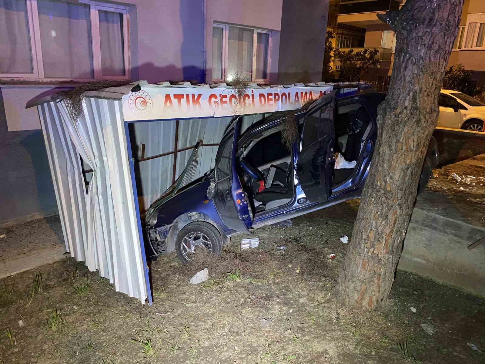 Bursa’da kontrolden çıkan araç apartmanın bahçesine savruldu