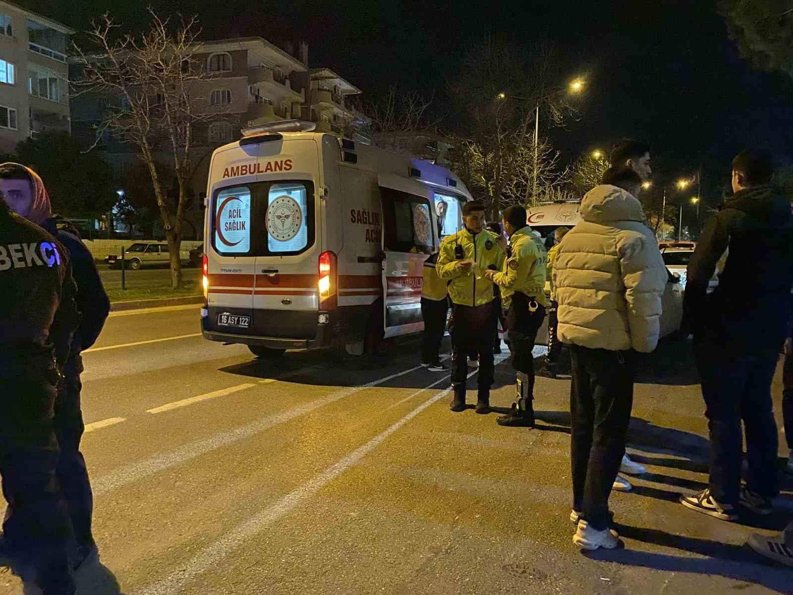 Bursa’da kontrolden çıkan araç apartmanın bahçesine savruldu