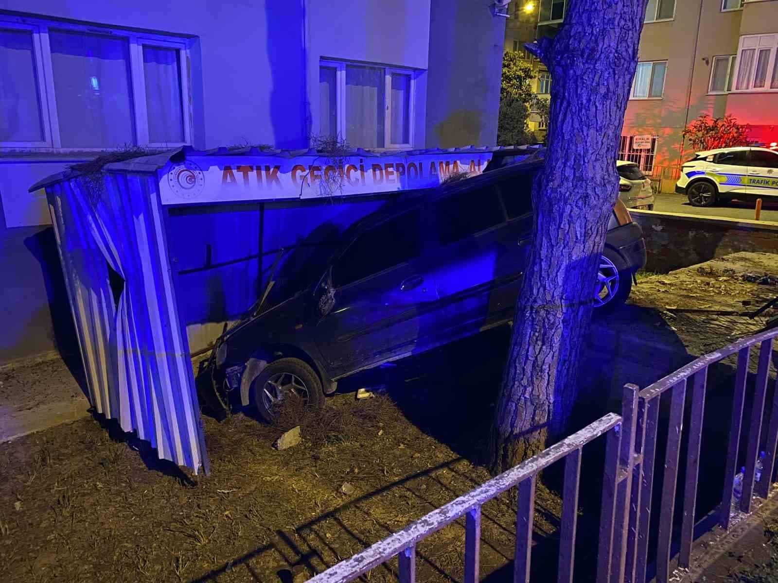 Bursa’da kontrolden çıkan araç apartmanın bahçesine savruldu