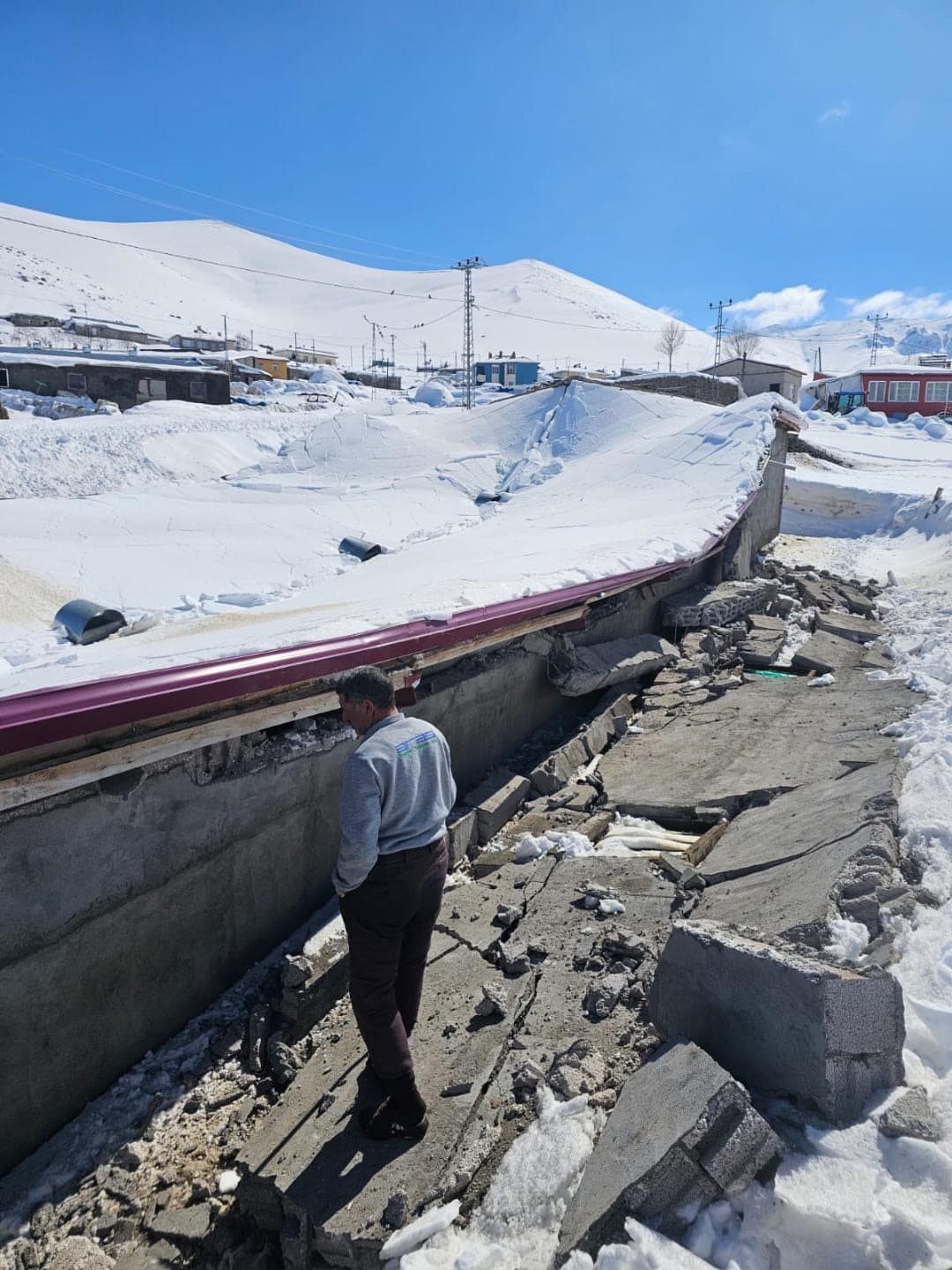 Iğdır’da ahır çöktü: Hayvanların önceden çıkarılması facianın önüne geçti