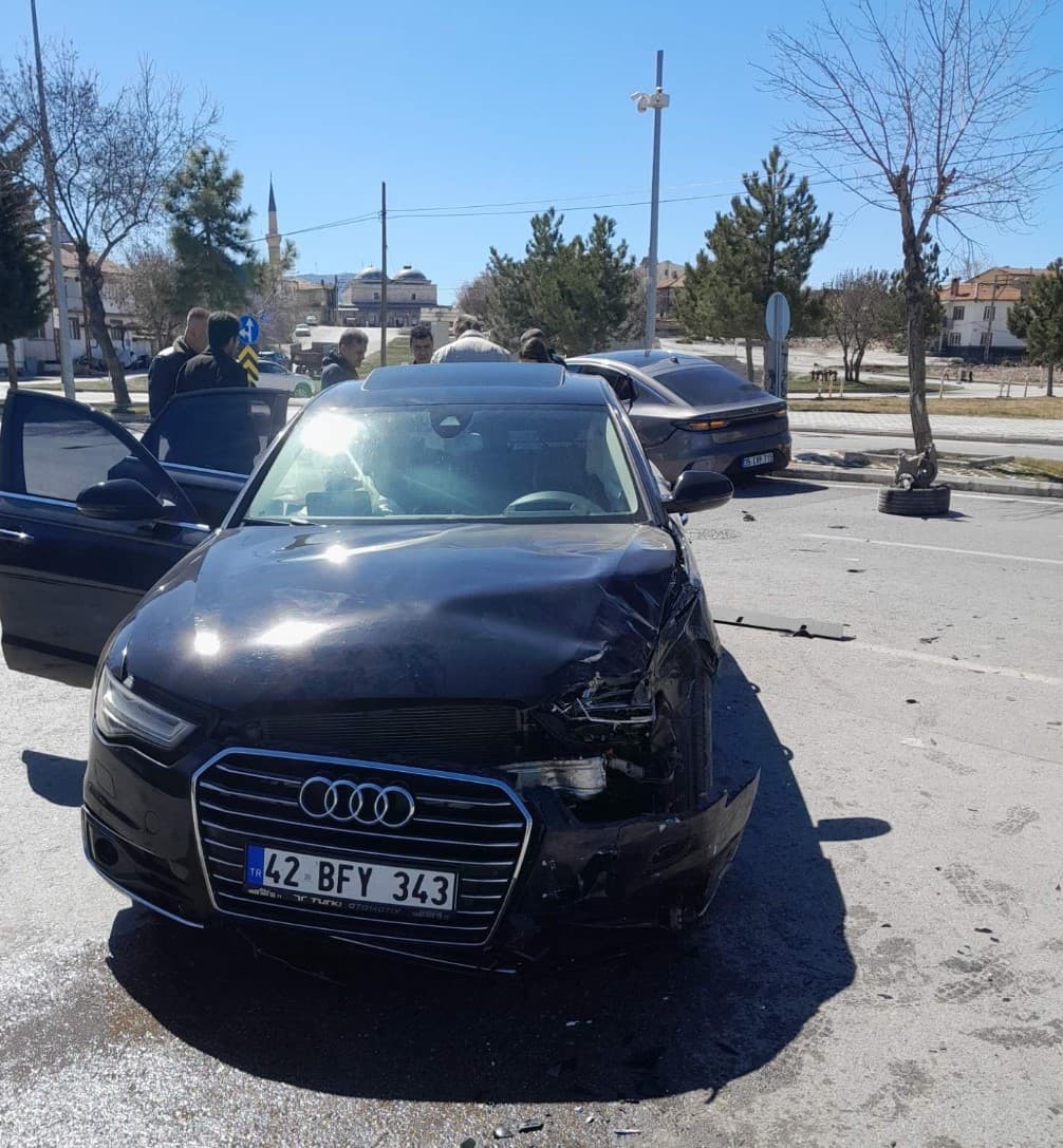 Beyşehir’de otomobiller çarpıştı: 2 yaralı