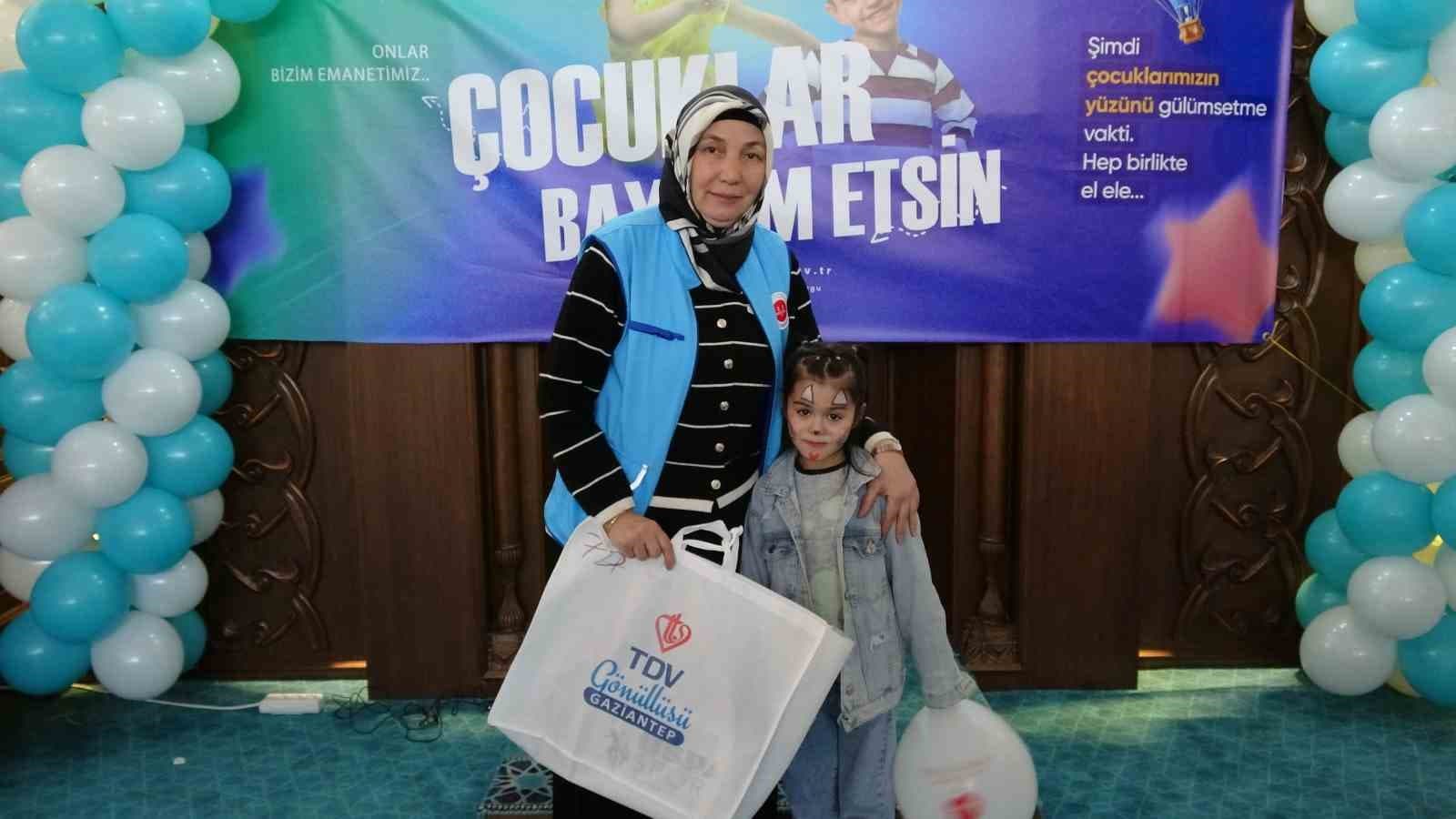 Ramazan Bayramı öncesi yetim çocukların yüzleri güldürüldü