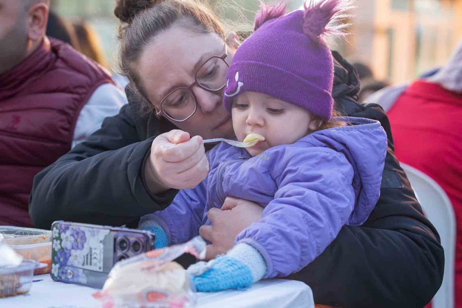 Çamdibi’nde binlerce kişilik iftar sofrası