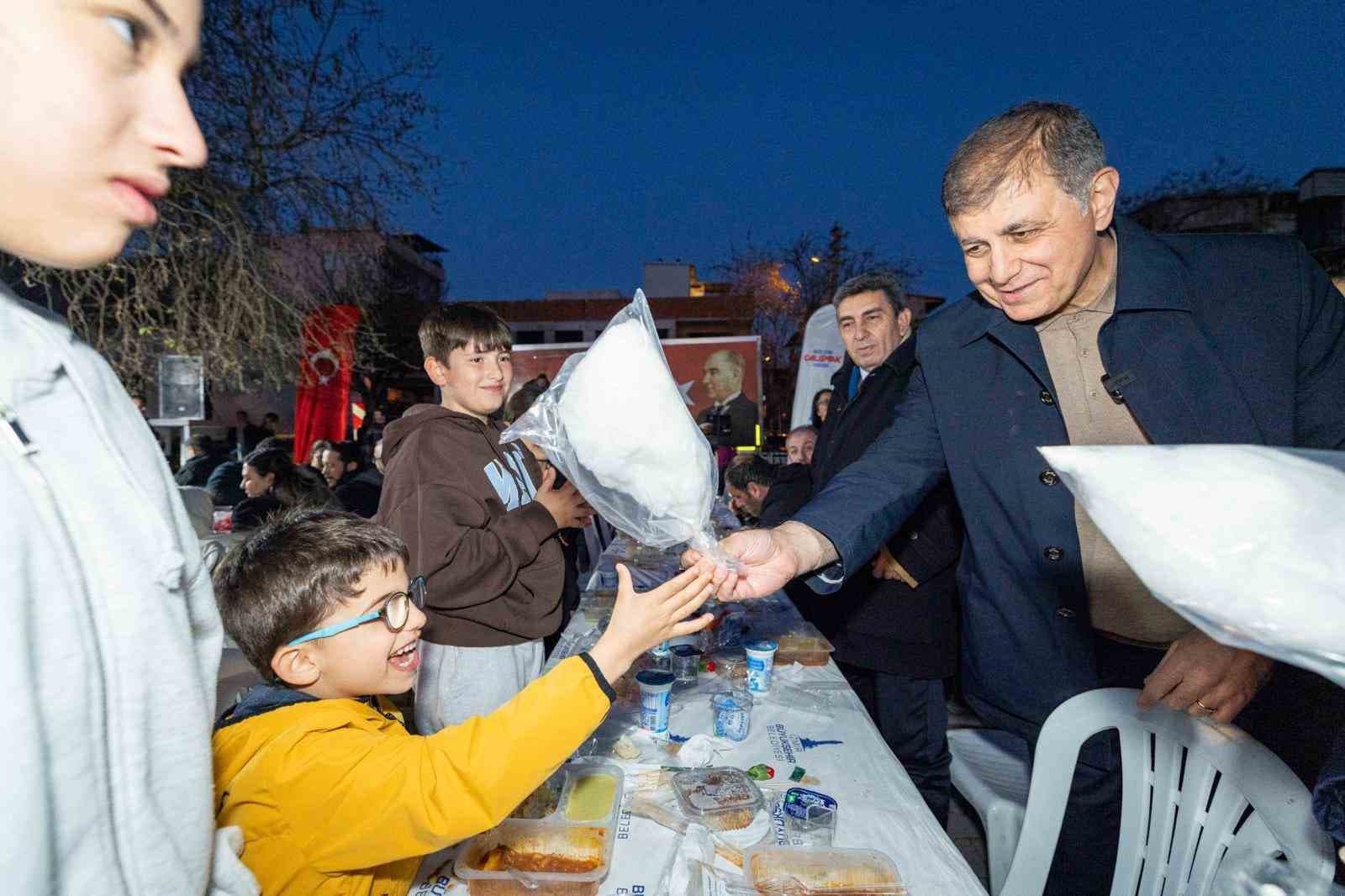Çamdibi’nde binlerce kişilik iftar sofrası