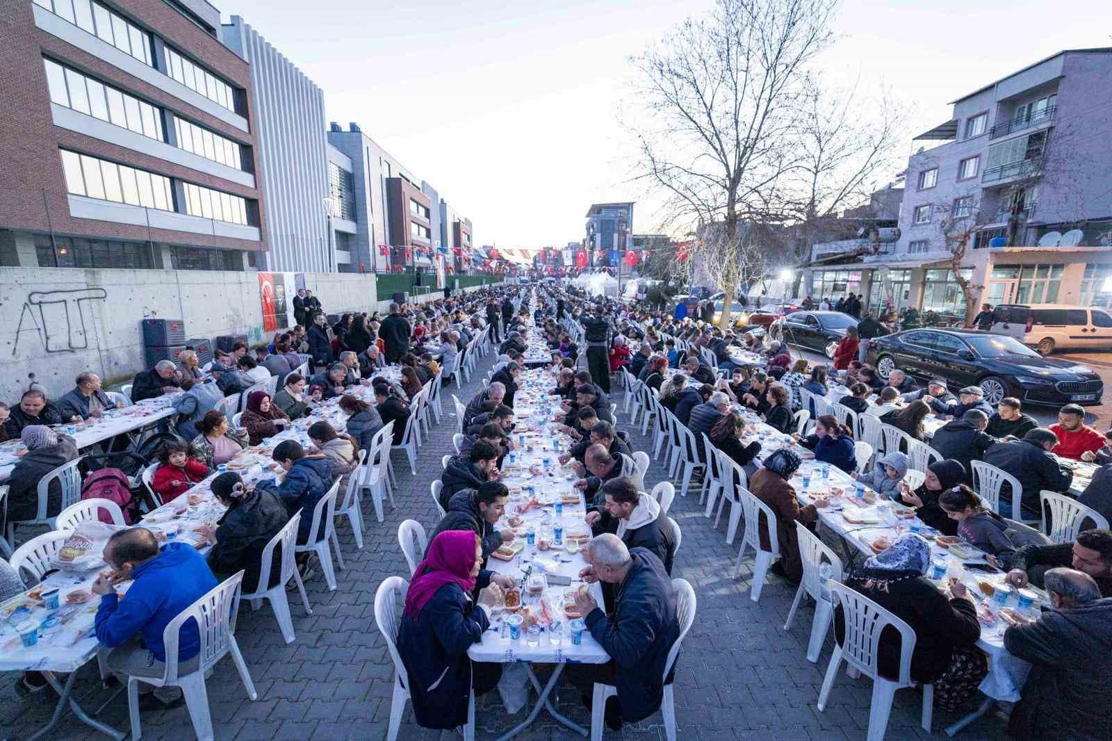 Çamdibi’nde binlerce kişilik iftar sofrası