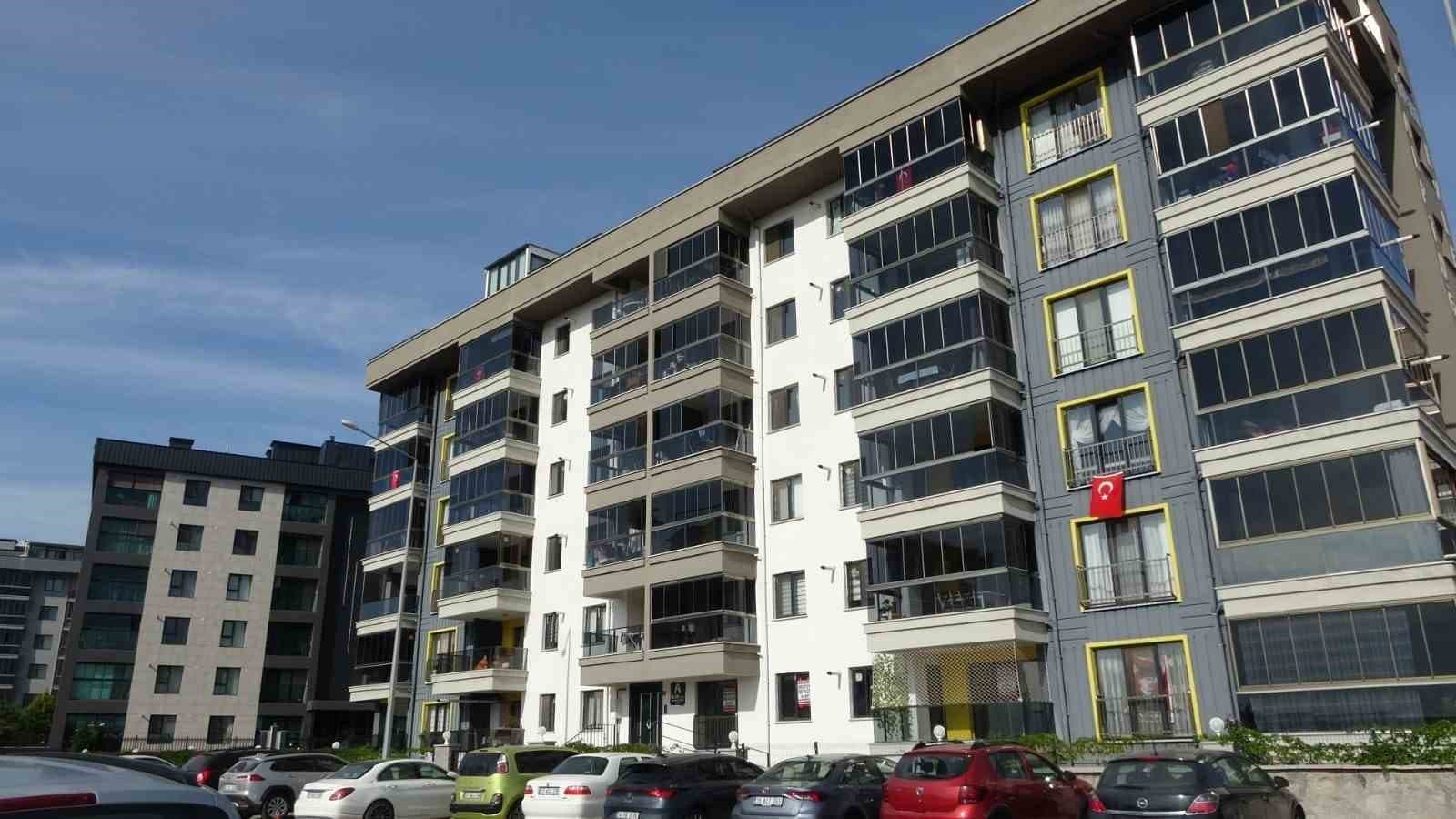 Çanakkale’de 5. kattan düşen restarotör Tuğba Yavaş’ın ölümünde mahkeme eşine kasten adam öldürme soruşturması başlattı