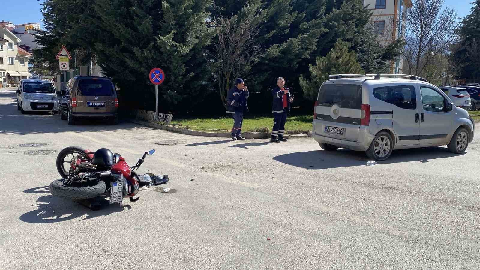 Bolu’da hafif ticari araç ile motosiklet çarpıştı: 1 yaralı
