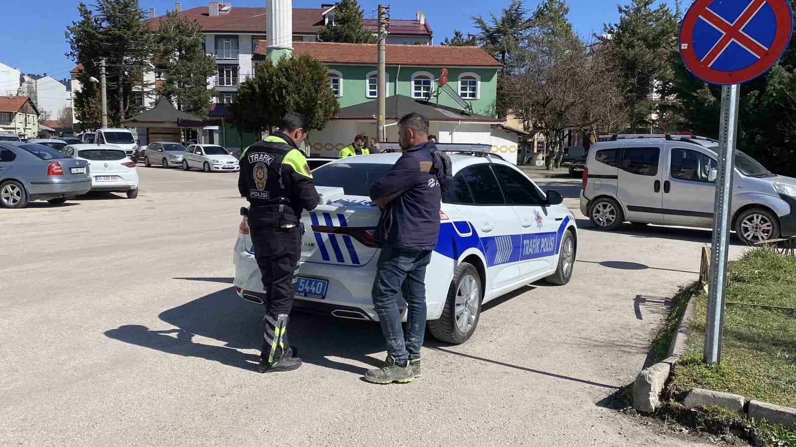 Bolu’da hafif ticari araç ile motosiklet çarpıştı: 1 yaralı