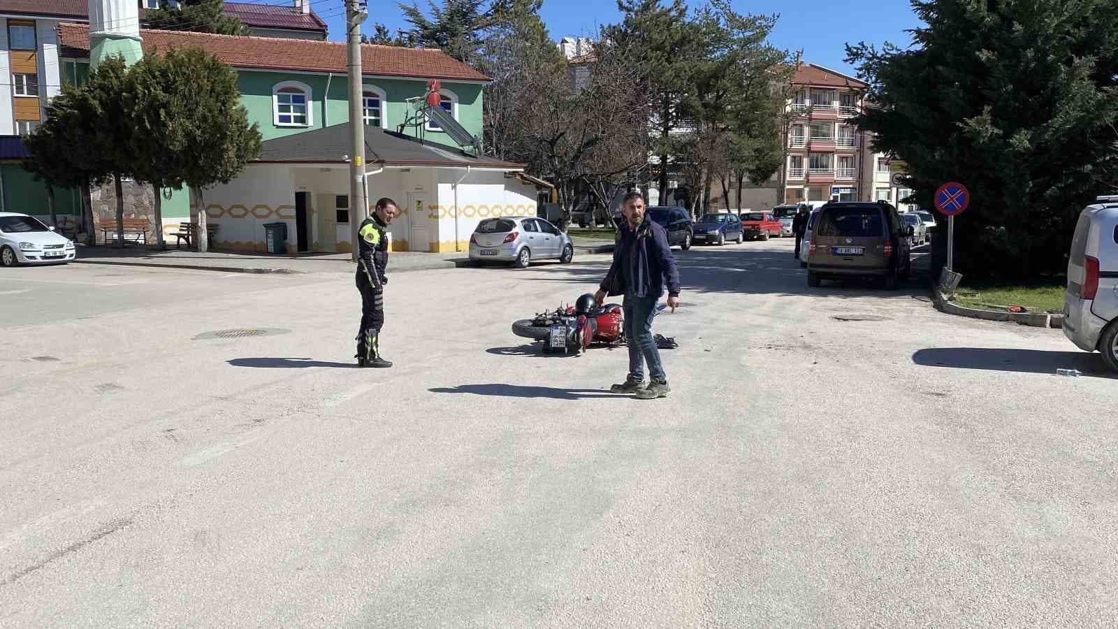 Bolu’da hafif ticari araç ile motosiklet çarpıştı: 1 yaralı