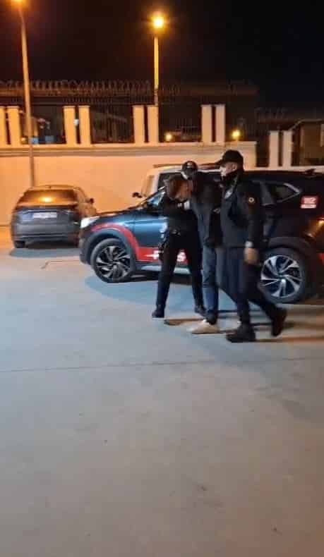 Arnavutköy’de polisten kaçan şüphelinin üzerinden uyuşturucu çıktı