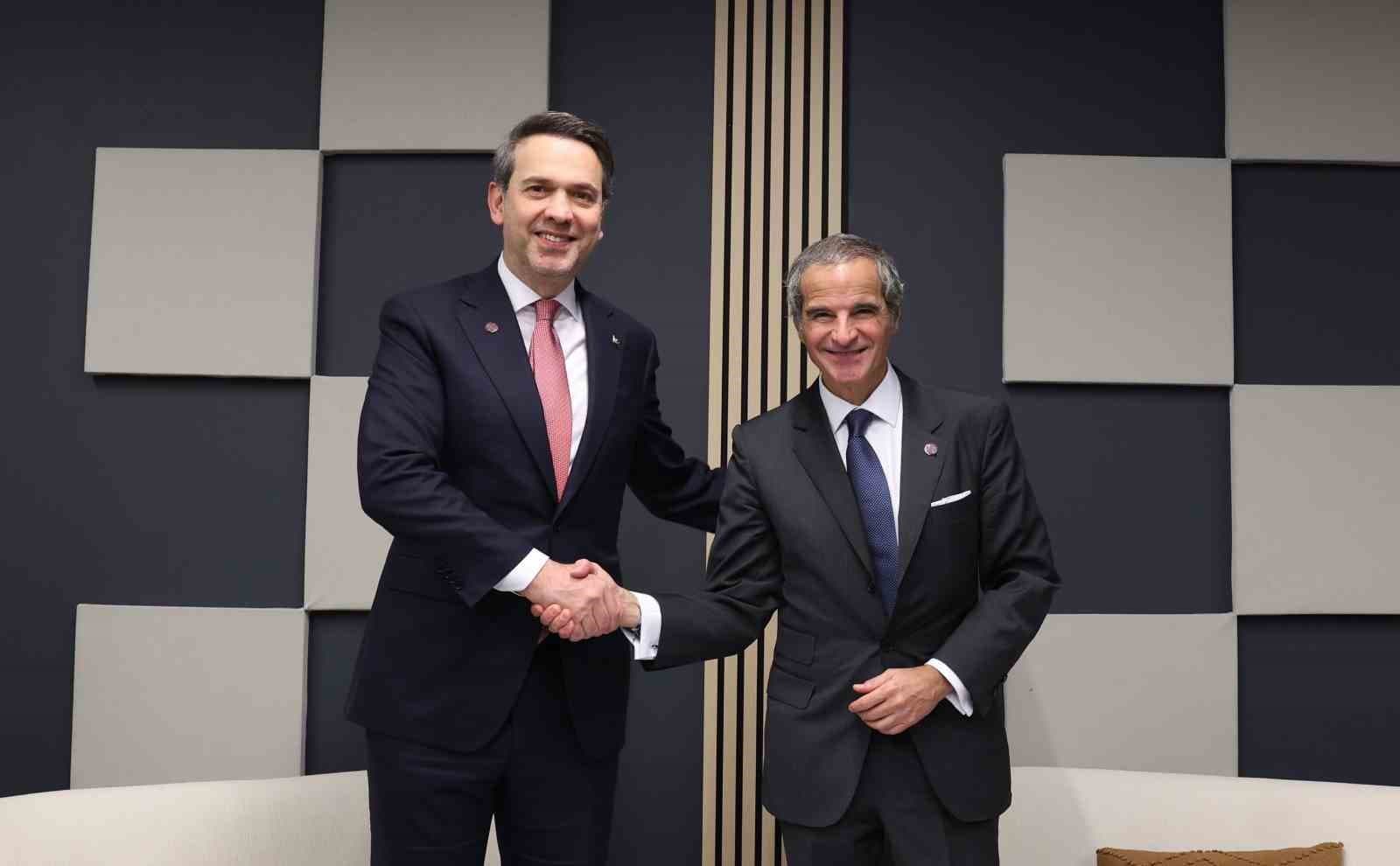 Bakan Bayraktar, Paris’te ikili görüşmeler gerçekleştirdi