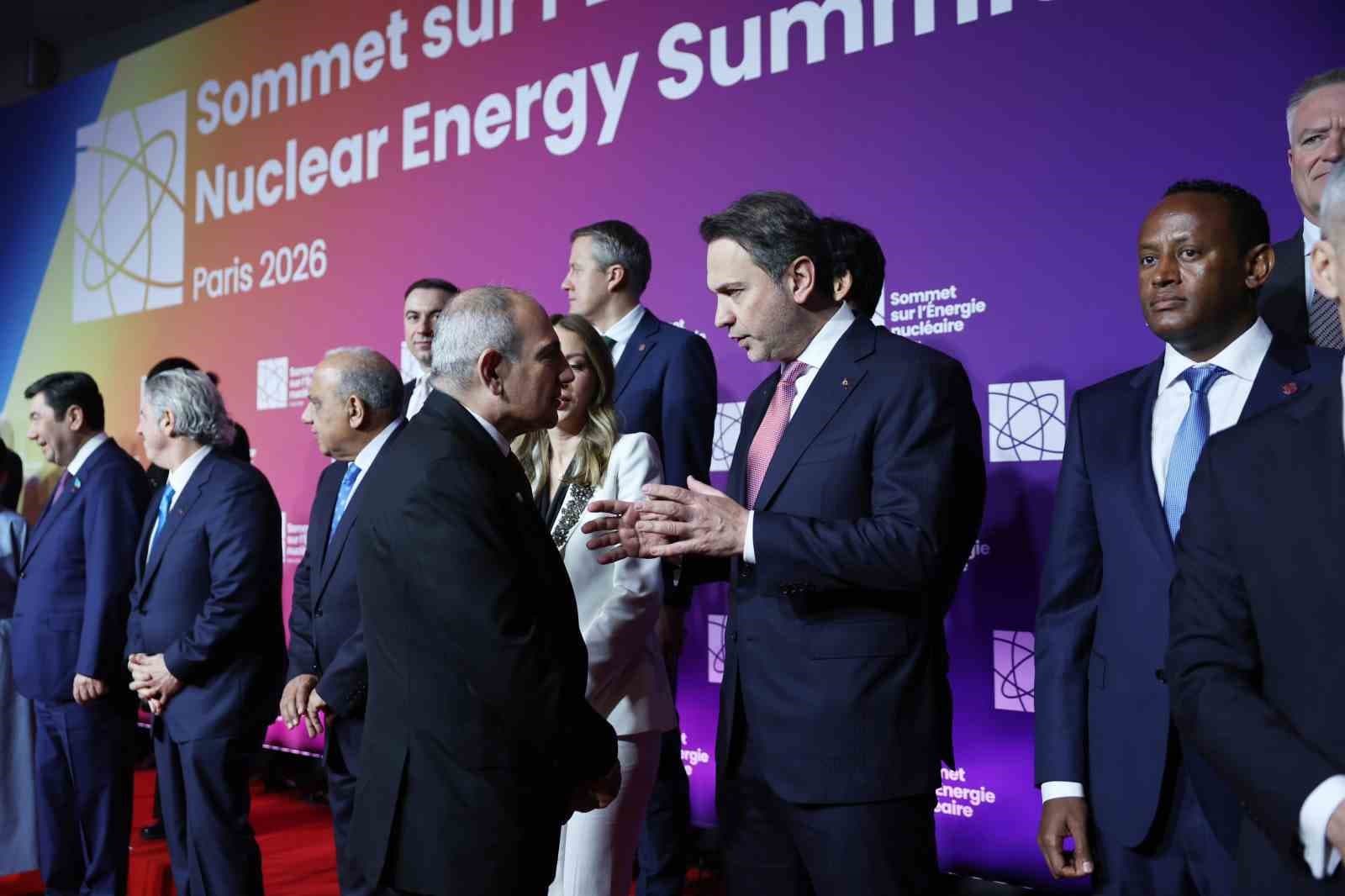 Bakan Bayraktar, Paris’te ikili görüşmeler gerçekleştirdi