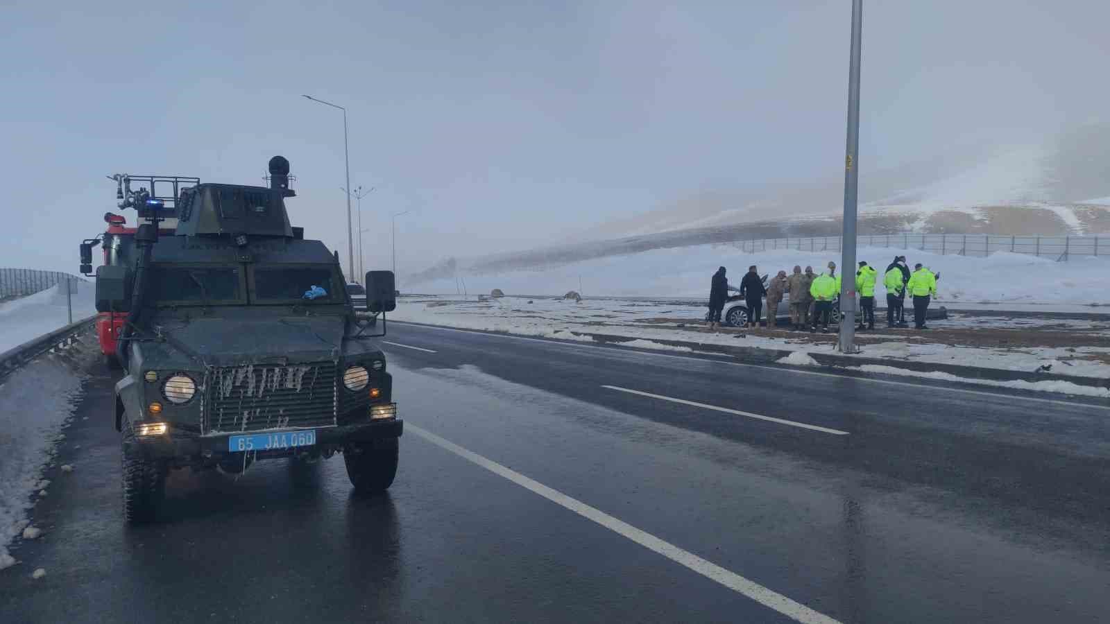 Van’da Kaymakamın bulunduğu otomobil kaza yaptı