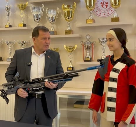 Kayseri’nin ilk SEM Olimpik Tüfek sporcusuna malzeme desteği