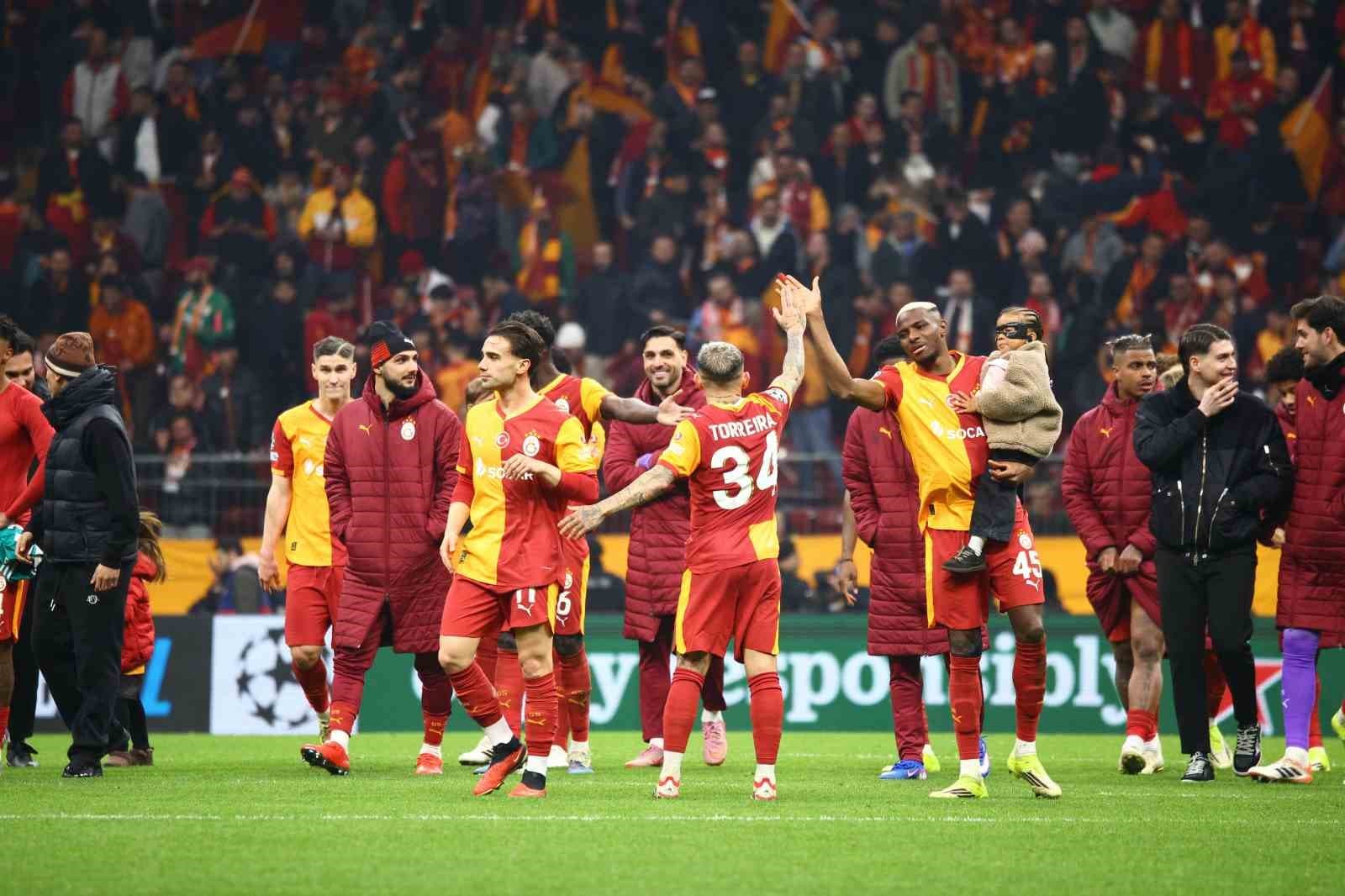 Galatasaray’da Liverpool galibiyeti sevinci