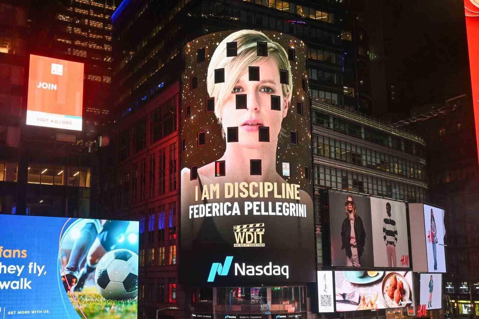 Gazeteci Aslıgül Atasagun ve oyuncu Neslihan Atagül’ün yer aldığı "I AM" kampanyası New York’u aydınlattı