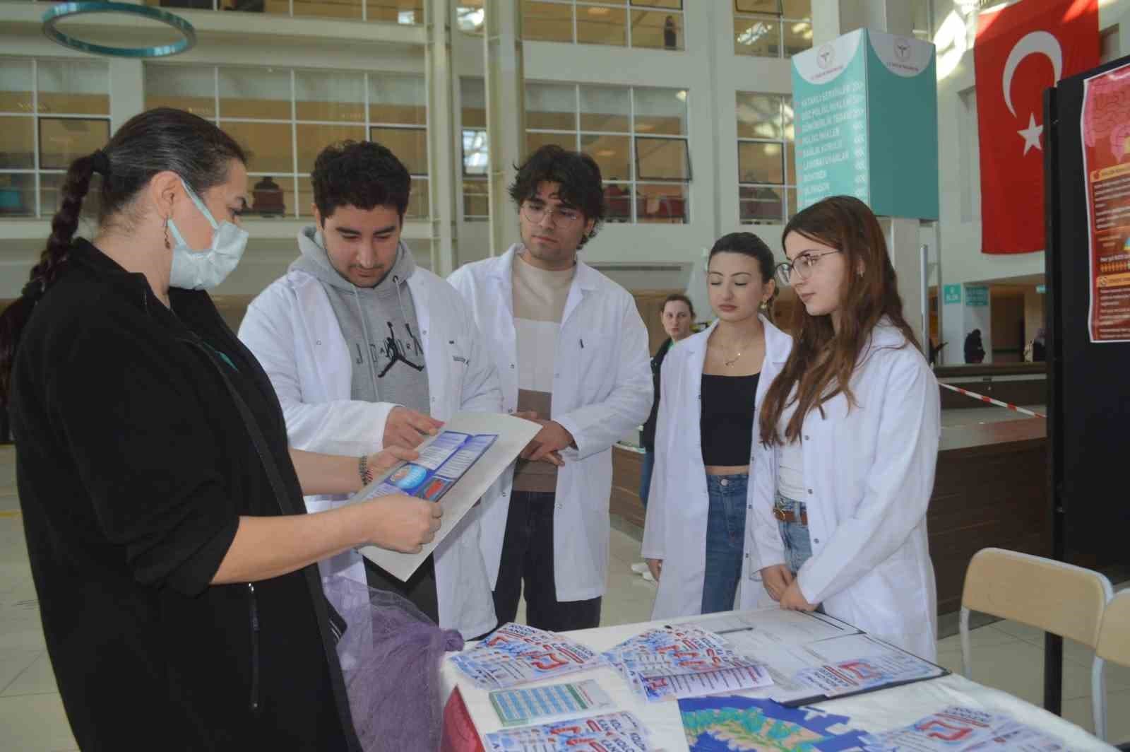 Kolon kanseriyle mücadelede erken teşhis hayat kurtarıyor