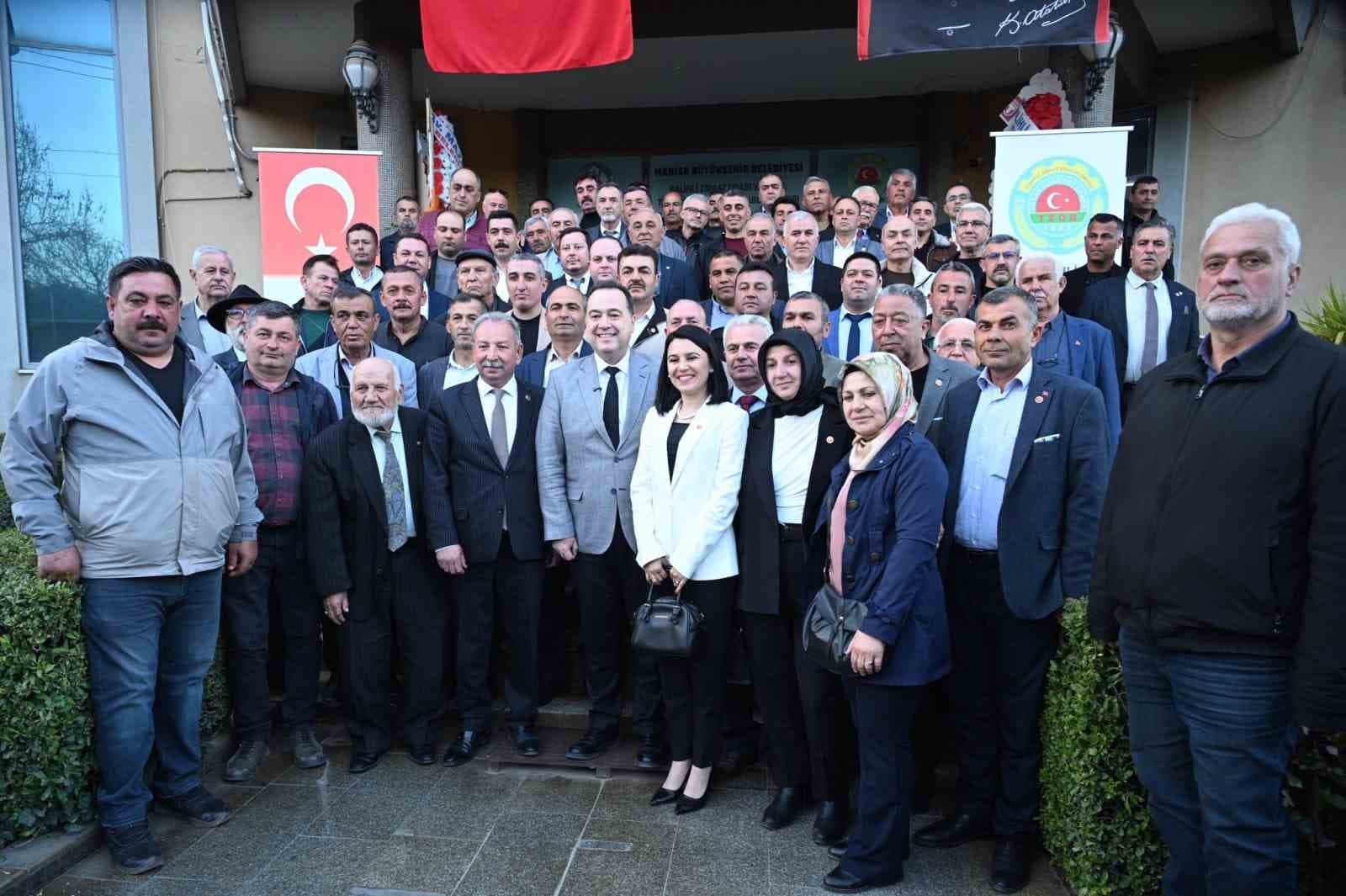 Büyükşehir Belediye Başkanı Dutlulu, Salihli’de muhtarlarla buluştu