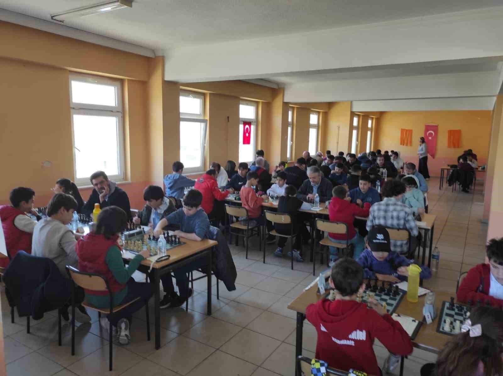 Köyceğiz’de 153 satranç sporcusu Çanakkale Şehitleri için buluştu