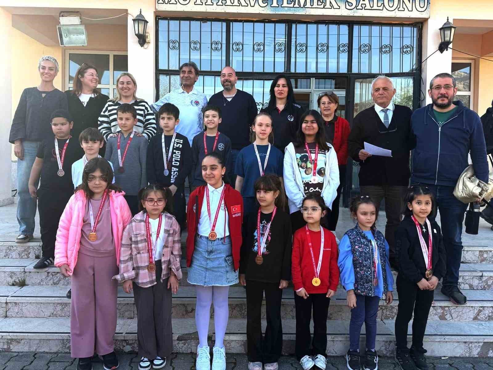 Köyceğiz’de 153 satranç sporcusu Çanakkale Şehitleri için buluştu